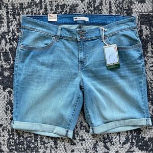 NWT Levi's 542 Bermuda Size 20W